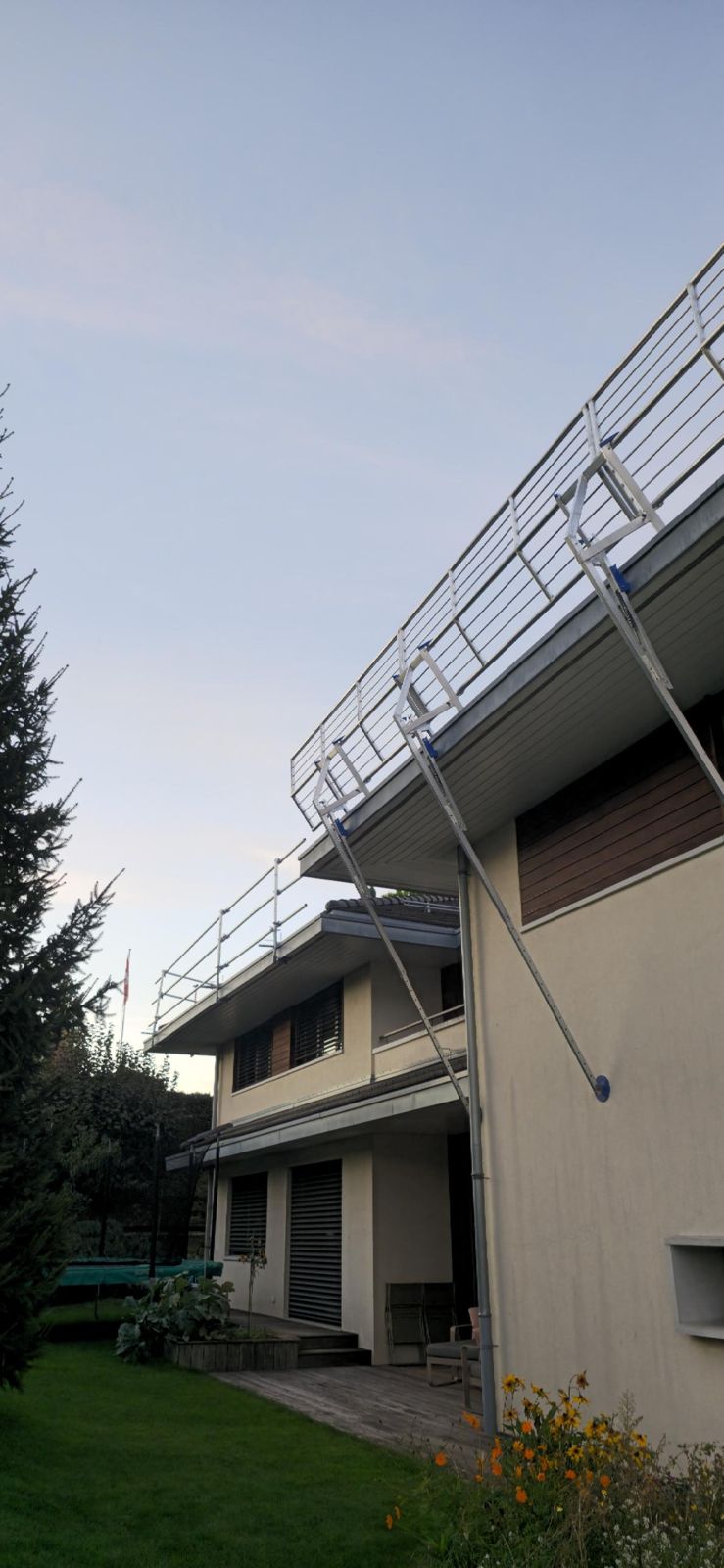 Échafaudage d'accès et protection de toiture montés par Helvix Échafaudages